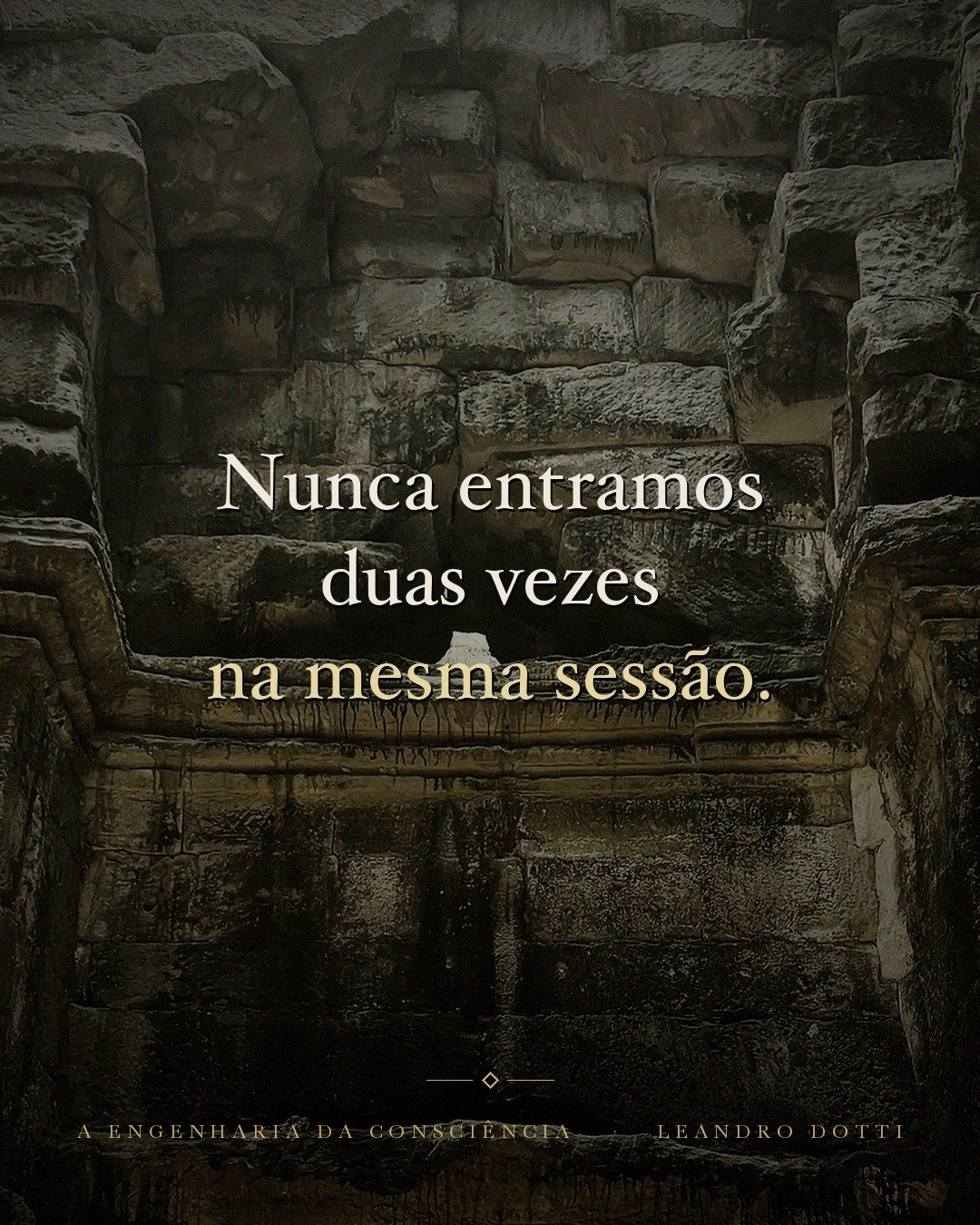 Arte da campanha do livro A Engenharia da Consciência com a frase: Nunca entramos duas vezes na mesma sessão