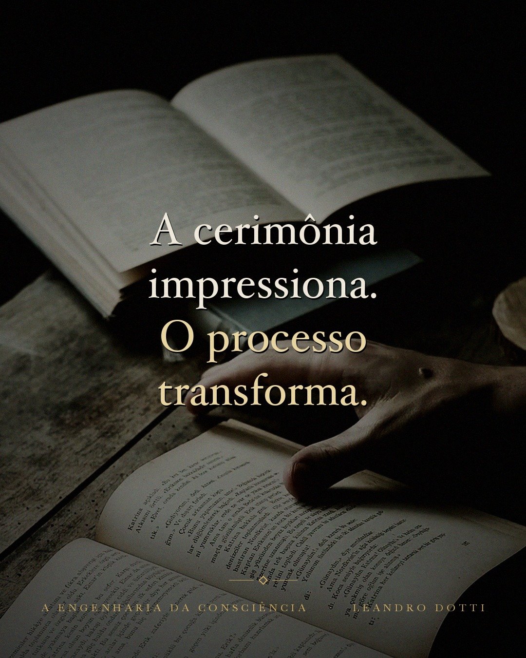 Arte da campanha do livro A Engenharia da Consciência com a frase: A cerimônia impressiona