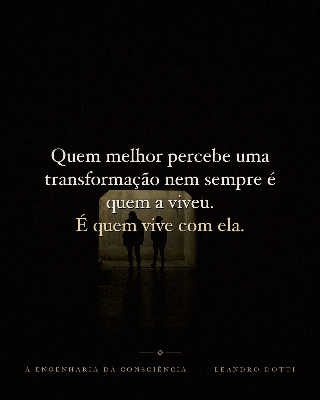 Arte da campanha do livro A Engenharia da Consciência com a frase: Quem vive com ela