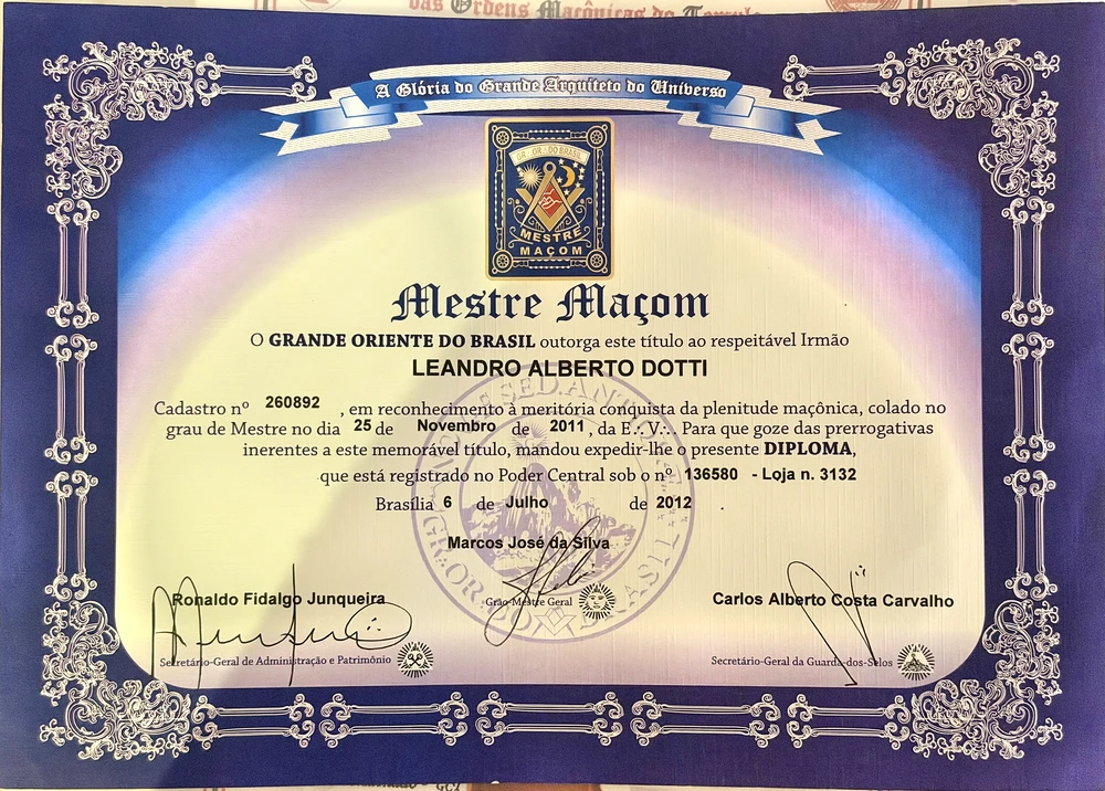 Diploma de Mestre Maçom de Leandro Alberto Dotti emitido pelo Grande Oriente do Brasil