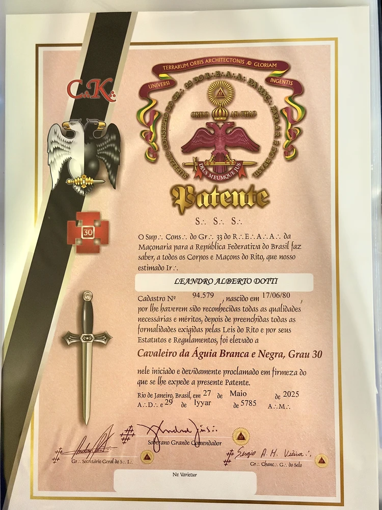 Patente de Cavaleiro da Águia Branca e Negra · Grau 30, de Leandro Alberto Dotti